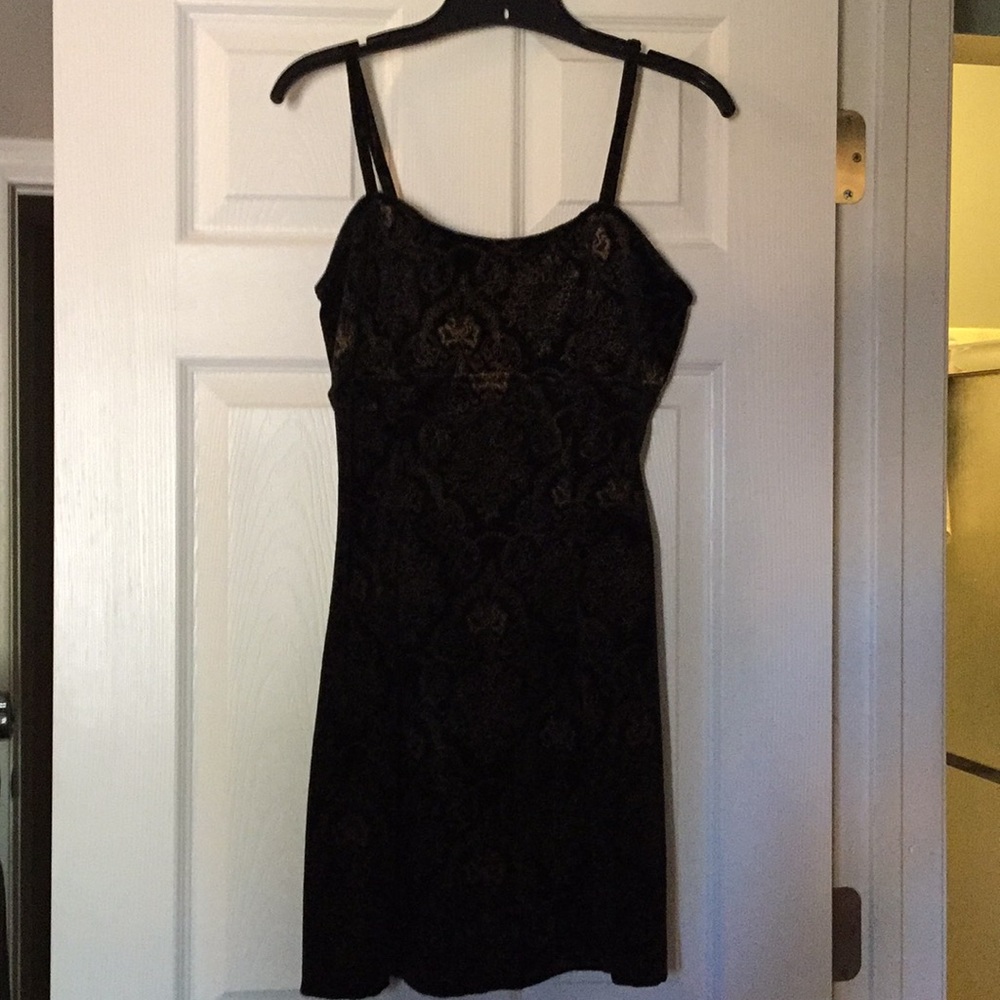 Small velvet black and gold dress